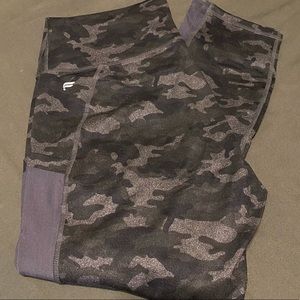 Camo Fabletics Capri Leggings with pockets